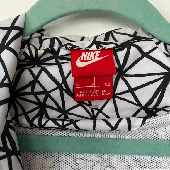Nike geometric windrunner jacket - Picture 12 of 13